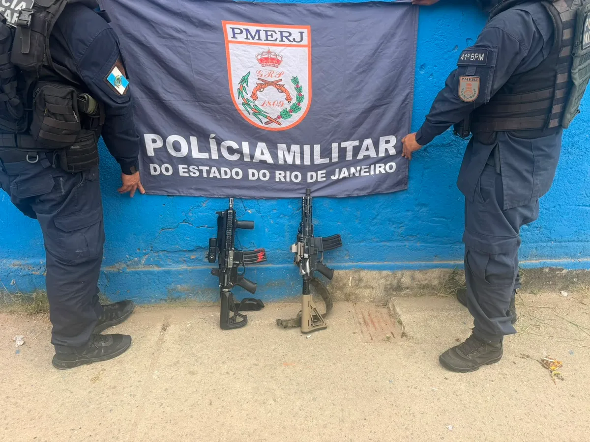 PM apreende cinco fuzis em ações neste domingo no Rio