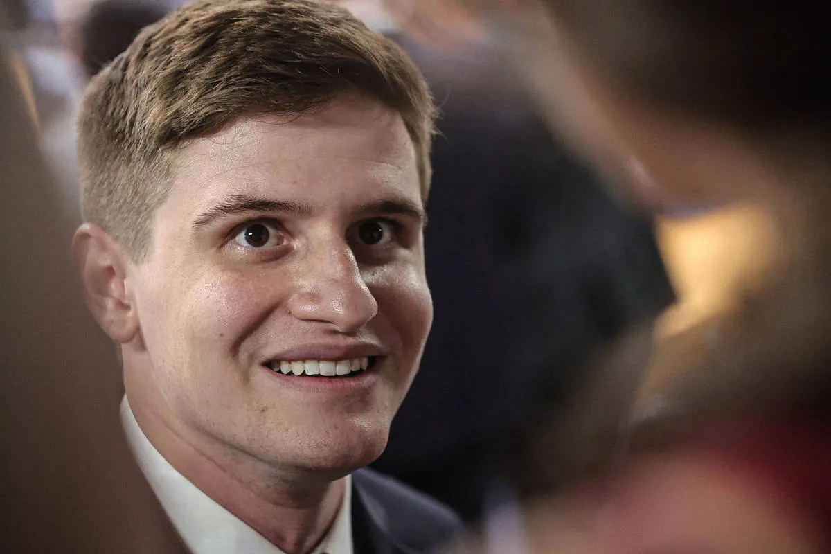 Deputado pede investigação sobre alcance de conteúdos de Pavanato nas redes