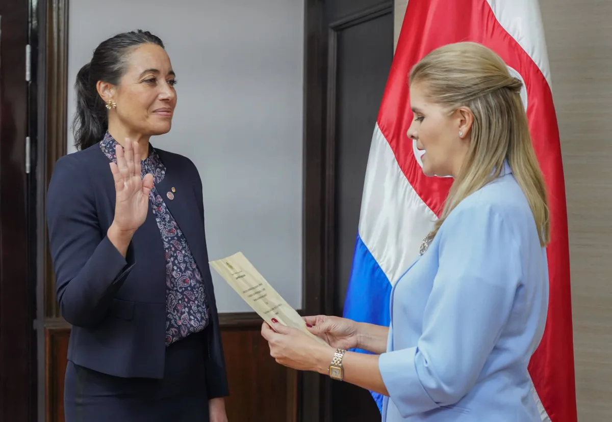 Una diplomática de carrera asume por primera vez la Cancillería de Costa Rica tras polémica destitución de su antecesor