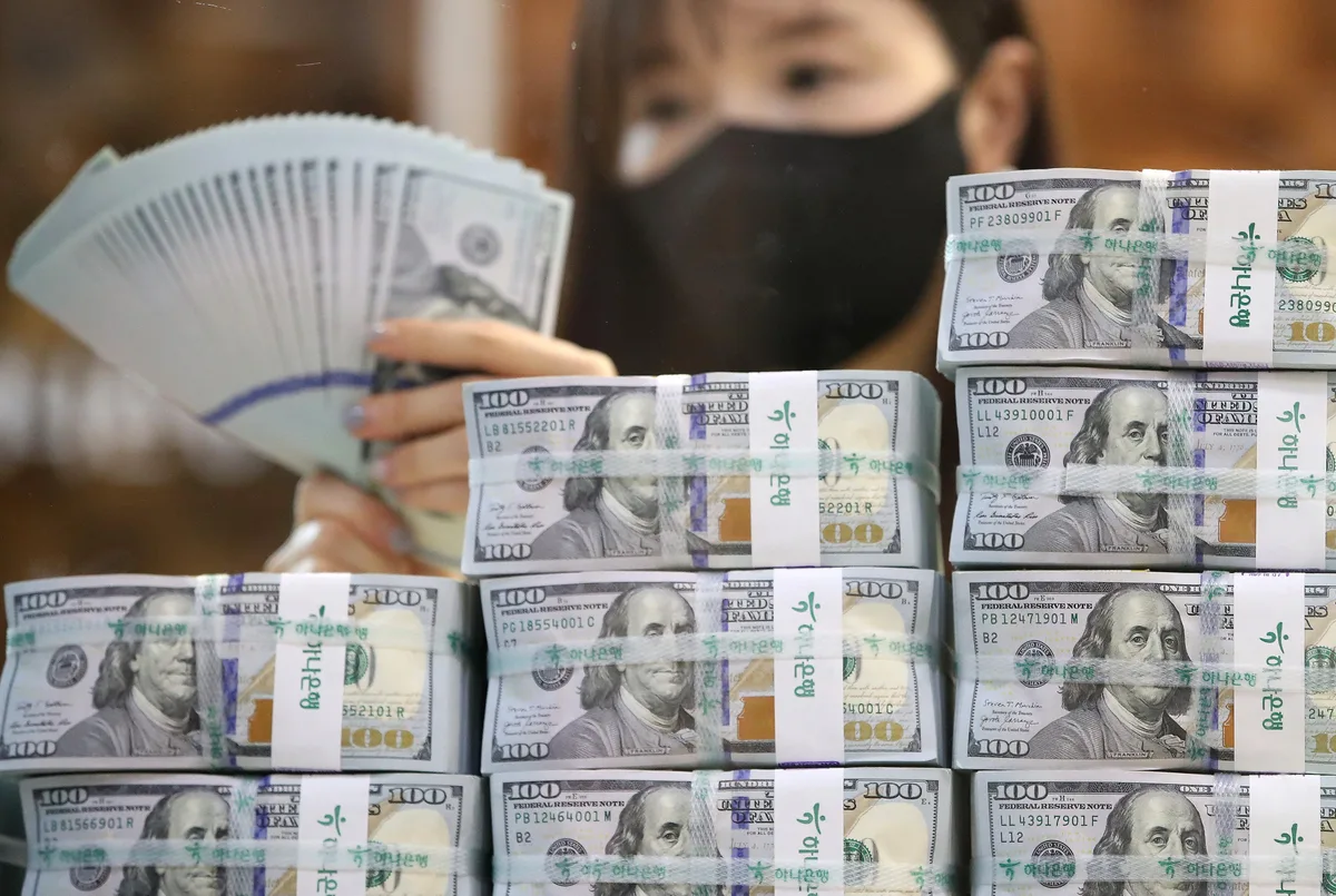 8월 외환보유액 역대 최대 증가… “외화 예치 금융사 많아져”
