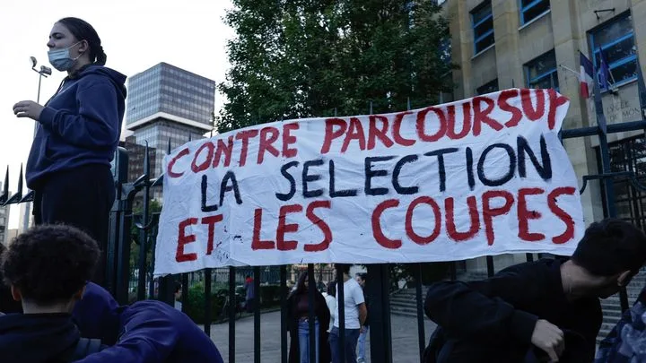 Faut-il supprimer Parcoursup ?