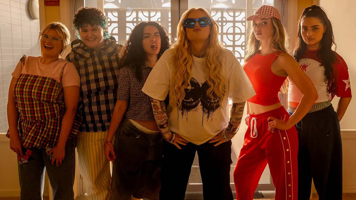 ‘Girl Group’ Review: Rebel Wilson’s Musical Comedy Is Fun Spiritual Sequel To ‘Pitch Perfect’ — Toronto Film Festival