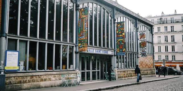 Inquiétudes autour de l’avenir de la Halle Saint-Pierre, haut lieu parisien de l’art brut