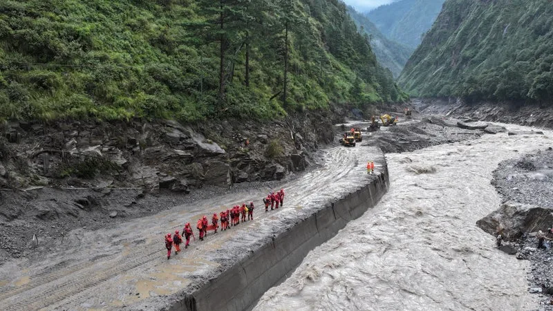 Crue au Népal: le bilan humain de la catastrophe passe à 682 morts