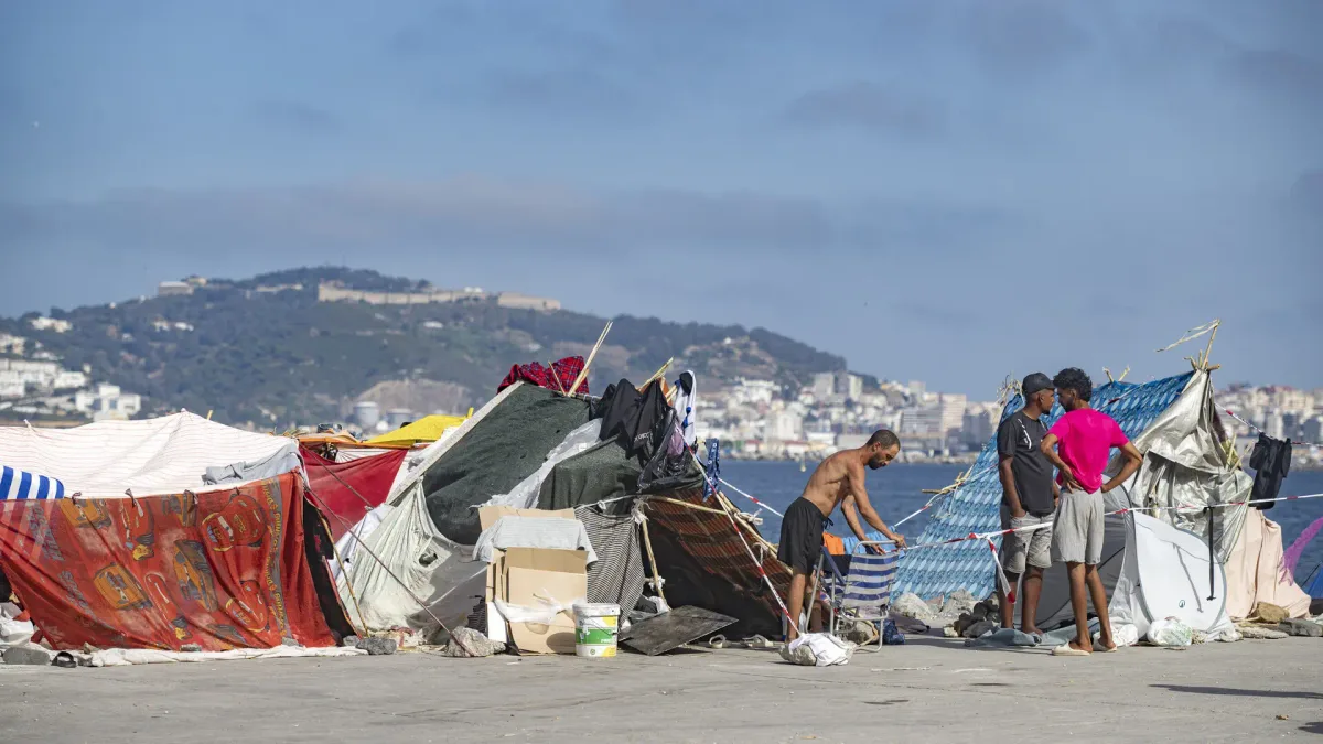 Detenidos 21 migrantes por apedrear a militares y guardias civiles en Ceuta