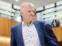 Staatsanwaltschaft ermittelt: Niedersachsens SPD-Fraktionschef Politze legt Amt nieder