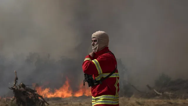 Mais de 200 operacionais combatem três fogos ativos em Chaves e Boticas