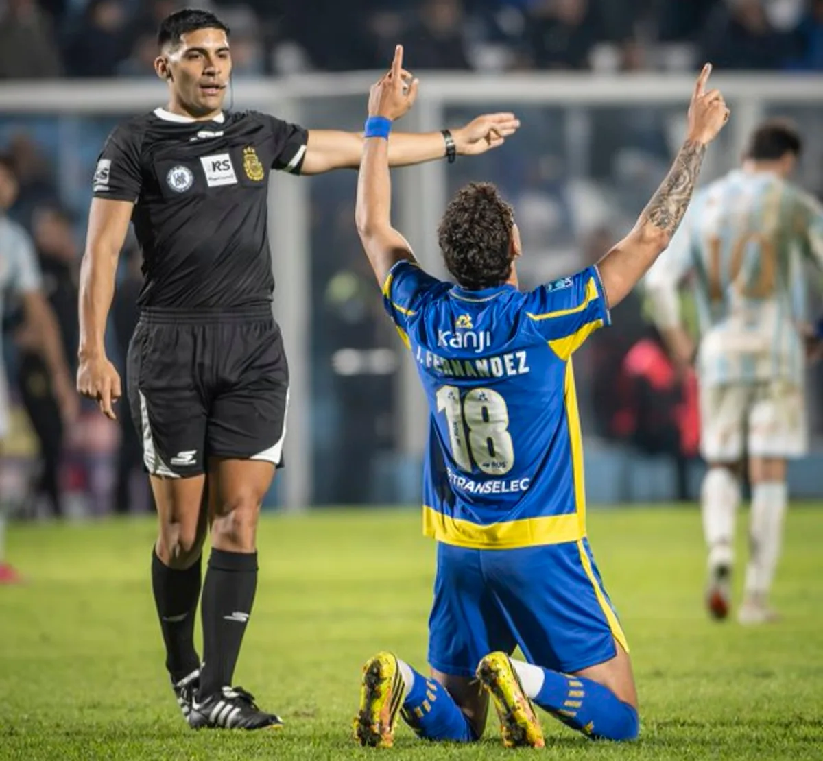 Rosario Central sorprendió con dos goles en tres minutos y Atlético Tucumán se recuperó en cinco, pero lo ganó el “doble” de Di María