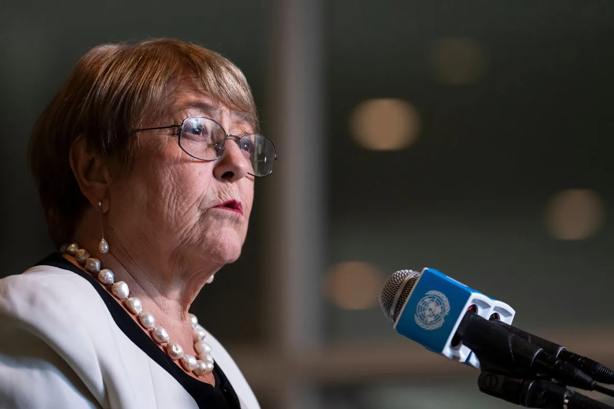 Bachelet irrumpe en Chile y ofrece un eje a la izquierda dividida