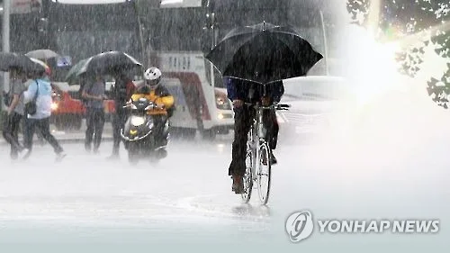 강원 늦은 오후 곳곳 소나기…낮 최고 33도 무더위