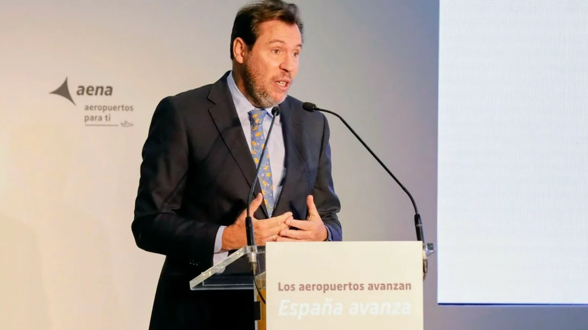 Puente anuncia 13.000 millones para aeropuertos y reabre la batalla de Aena con las aerolíneas por las tasas