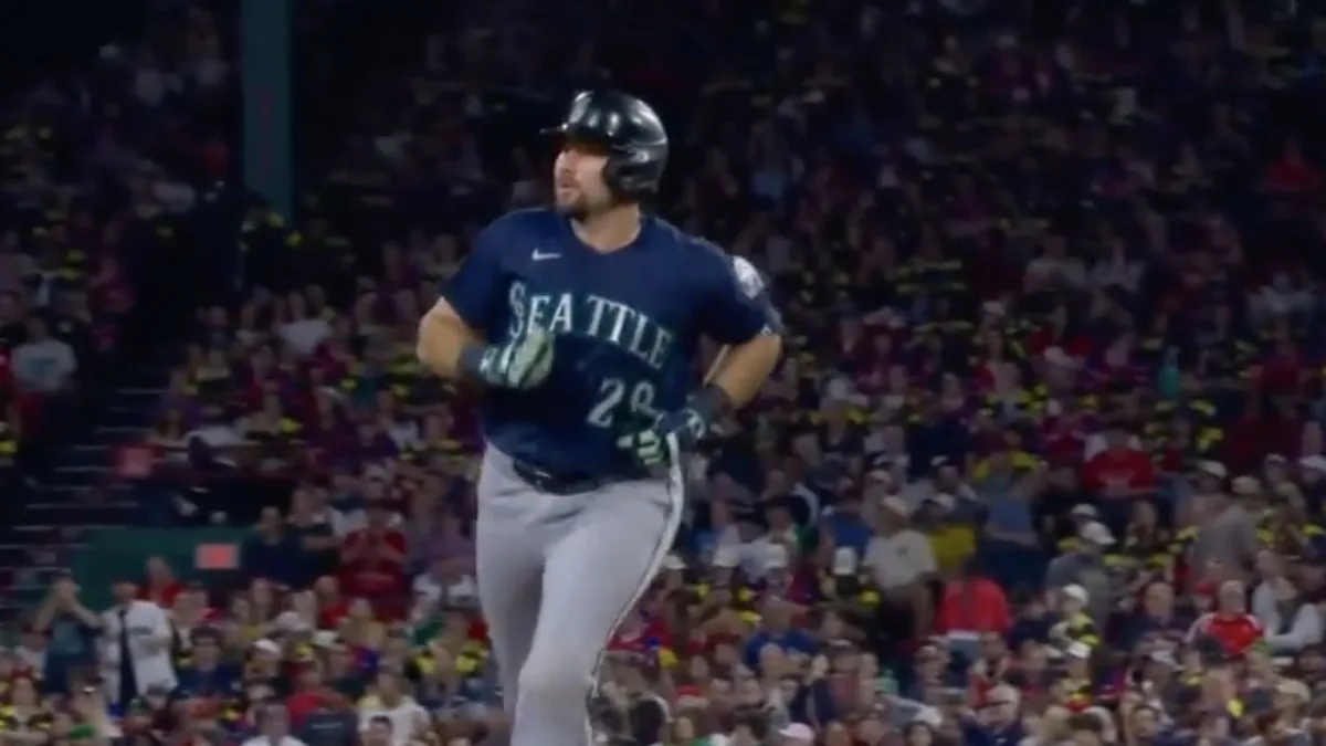 Mariners’ Raleigh unloads his 20th home run of the season