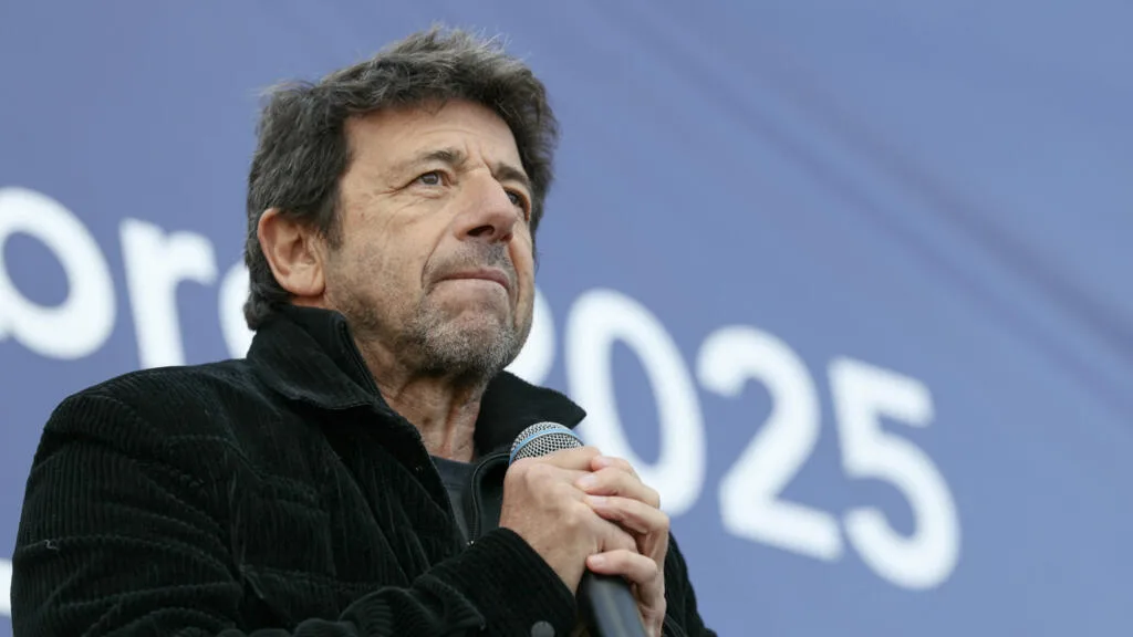 France: Patrick Bruel, mis en examen pour violences sexuelles, annule sa tournée prévue à l'automne 2026