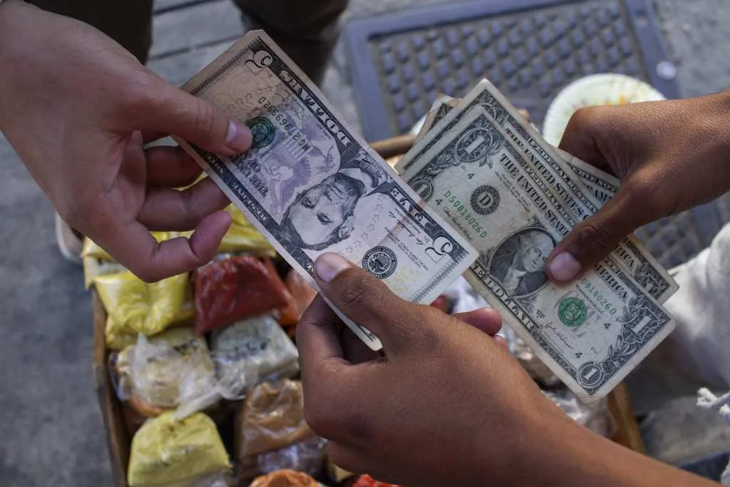 BCV atribuye a los terremotos la alta inflación de julio y economistas apuntan a la devaluación cambiaria