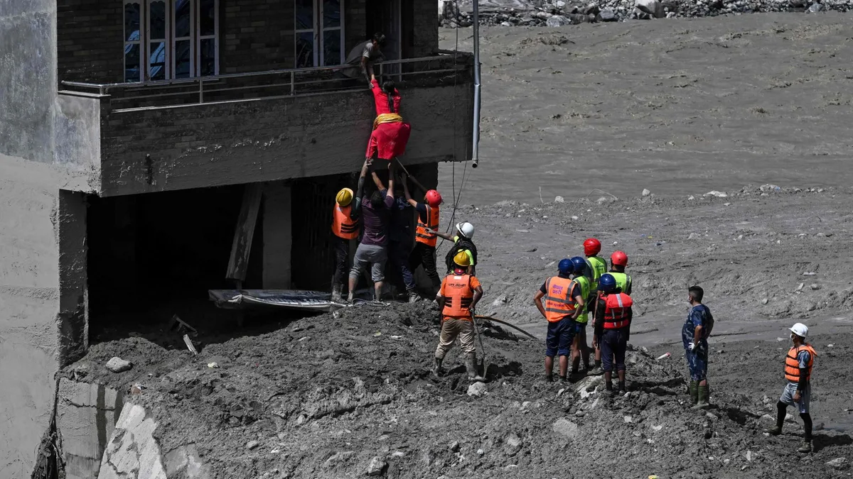 Nach Sturzflut im Himalaya - Mehr als 360 Tote und hunderte Vermisste