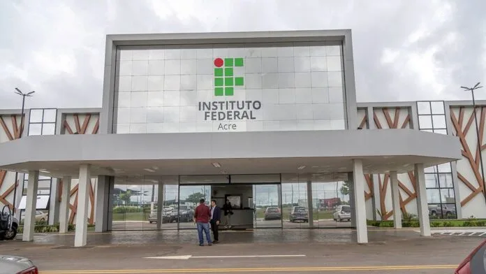 Ifac emite nota após condenação de professor por importunação sexual