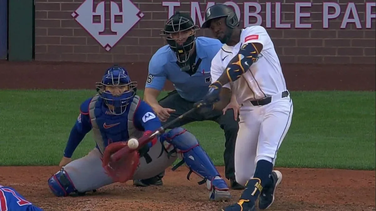 Mariners’ Arozarena walks off Cubs with clutch two-run homer