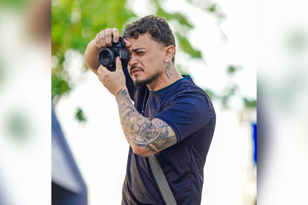Fotógrafo morre após ser baleado por dupla de moto em frente de casa