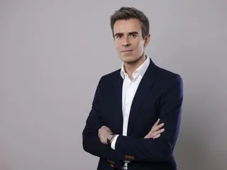 PORTRAIT. Jean-Baptiste Marteau, prêt à prendre les commandes du 20 h de France 2 après le retrait de Léa Salamé