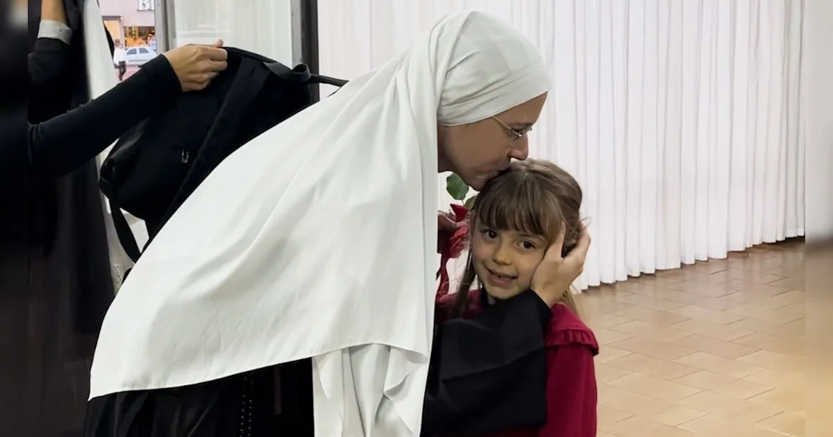 Devota mirim realiza o sonho de conhecer as Irmãs do Instituto Hesed