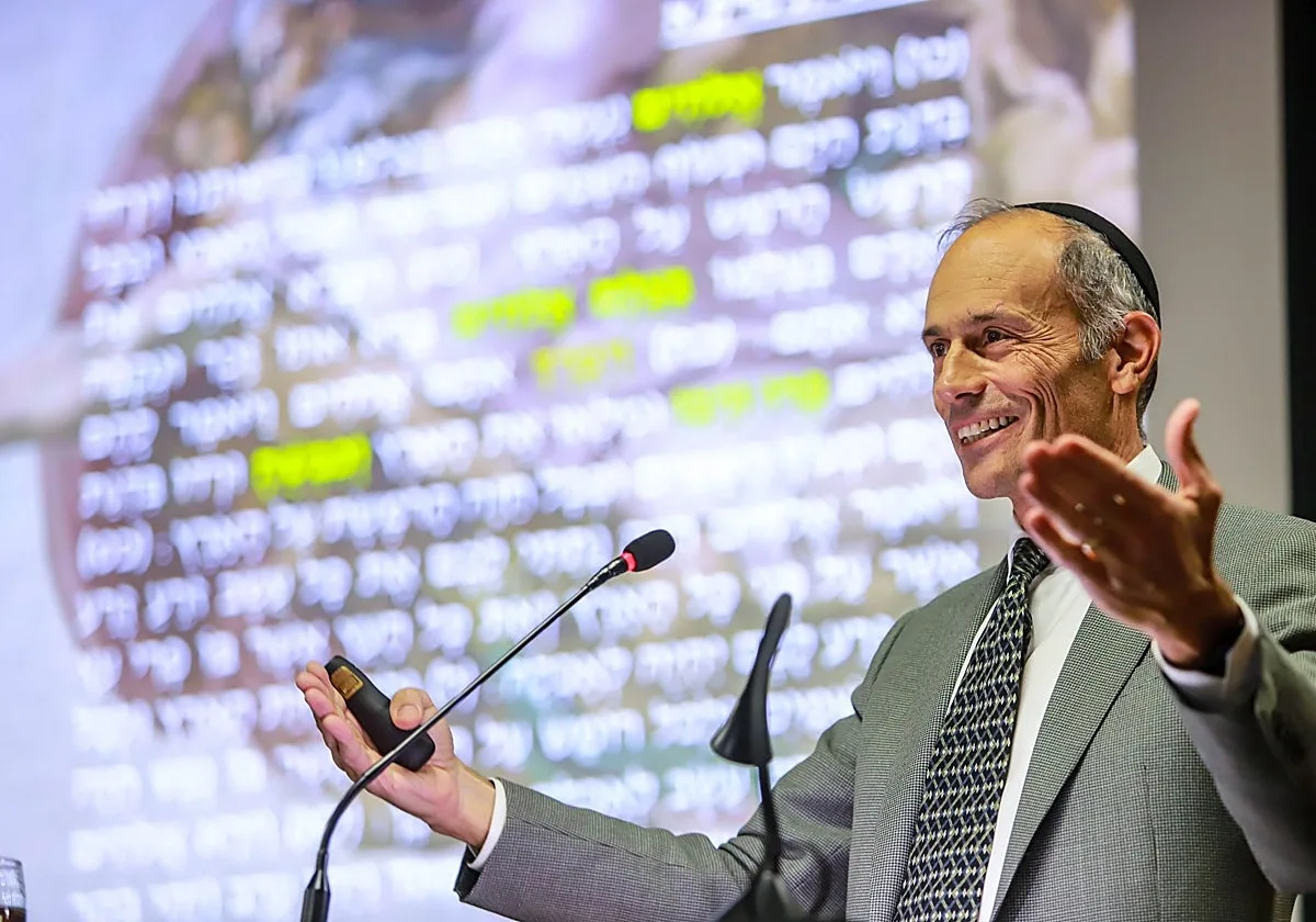 El rabino que aconseja a Anthropic se rebela contra la humanización de la IA: «Es como crear un esclavo»