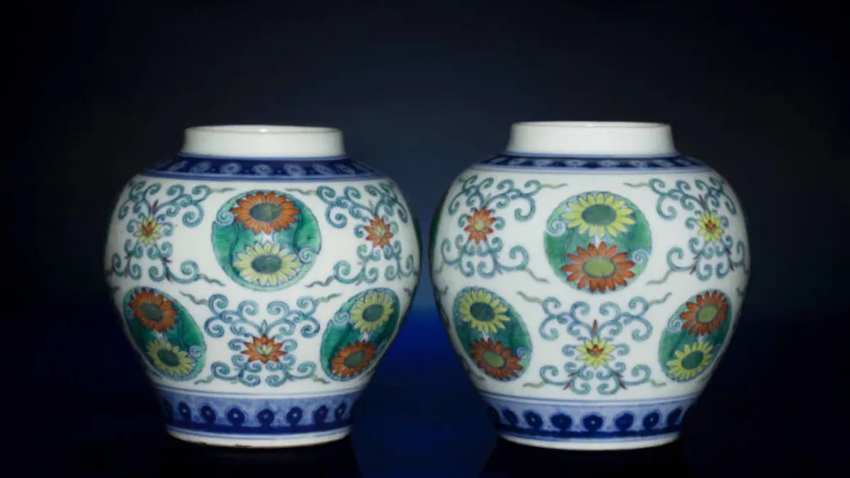 Thrift Find Becomes Windfall: £20 charity-shop jars confirmed as Qing porcelain; auction brings £58,000