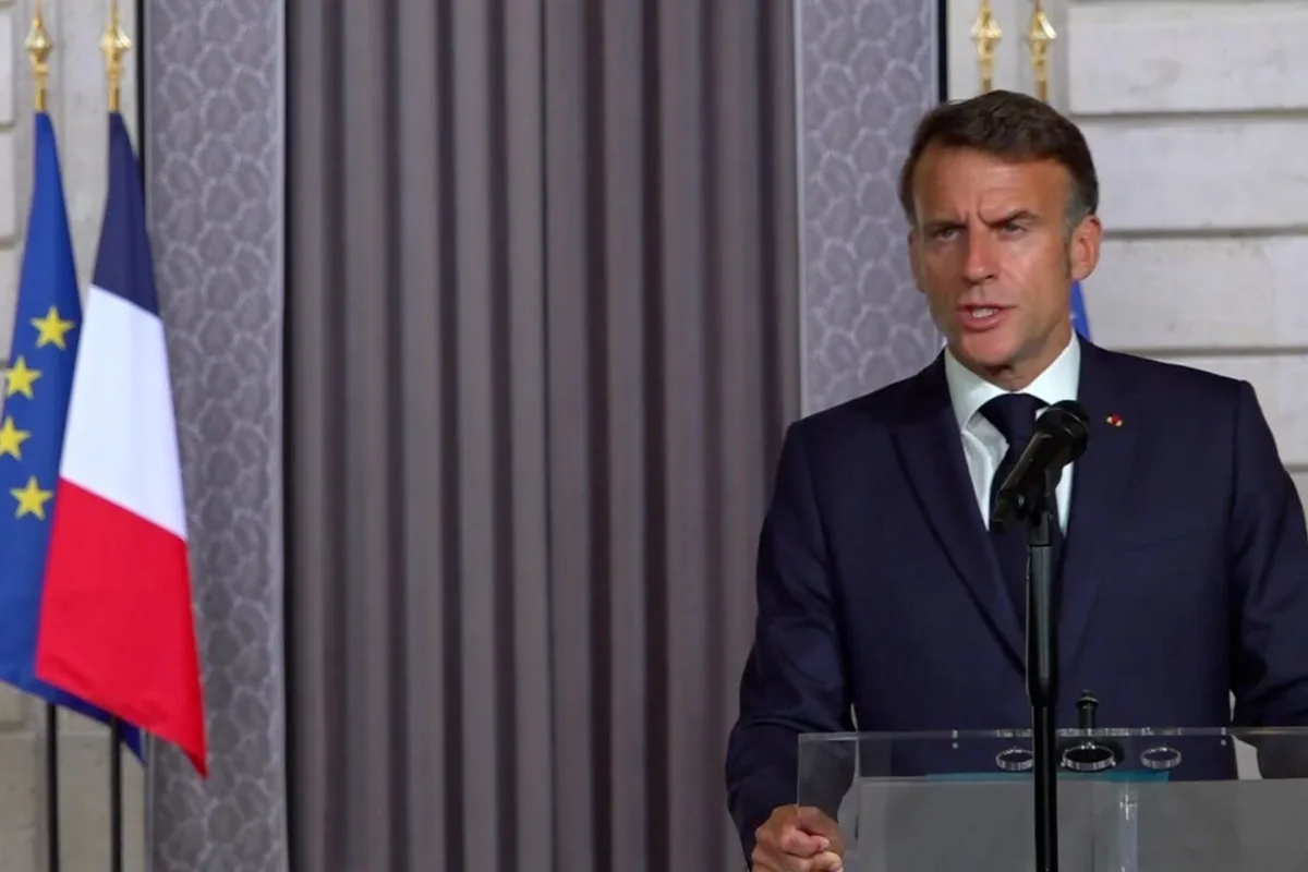 Un « domaine stratégique » : Emmanuel Macron convoque un conseil de défense et sécurité sur l’IA