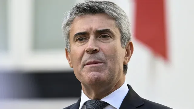 Carneiro diz que voltará a falar sobre Secretas com Montenegro e Seguro