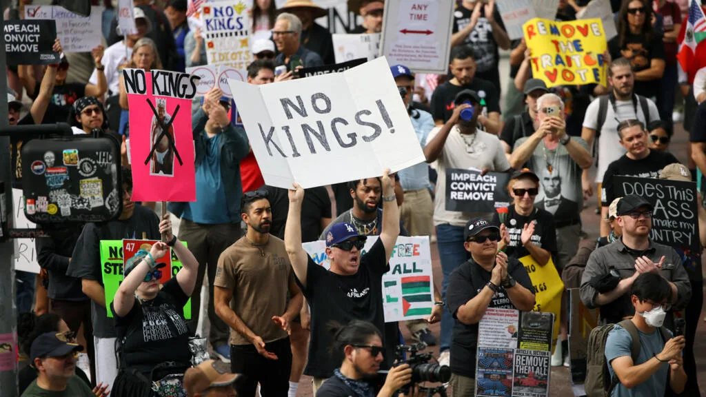 Mouvement «No Kings»: nouvelle contestation anti-Trump à l'approche des midterms aux «enjeux considérables»