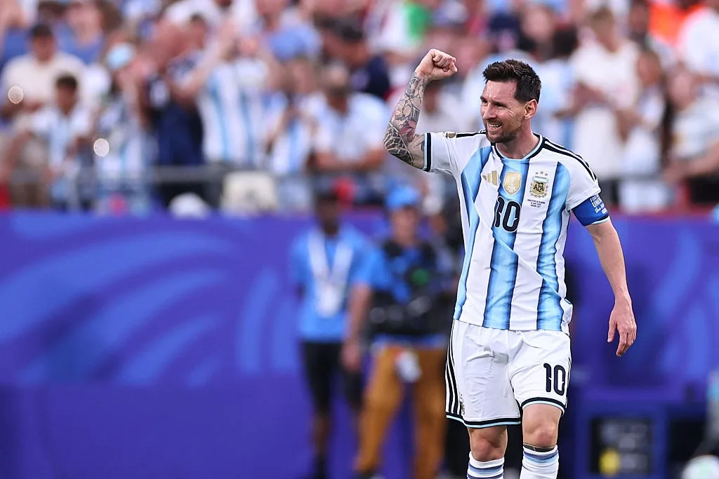 Messi será homenageado na próxima rodada do Campeonato Argentino com paralisação no minuto 10