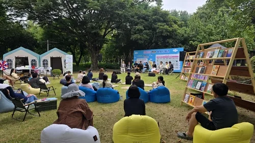 가을 정취 속 책과 휴식…2026 철원 야외도서관 인기