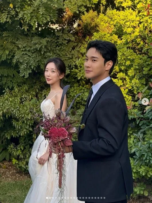 '나솔' 23기 영숙♥27기 상철, 로맨틱 웨딩화보로 알린 깜짝 결혼