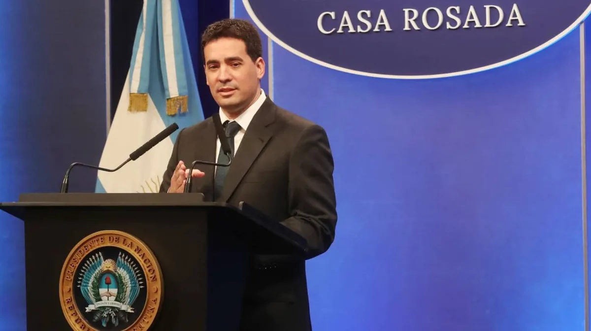 La comunicación oficial tiene una solución muy sencilla, y además bien liberal: privatizarla