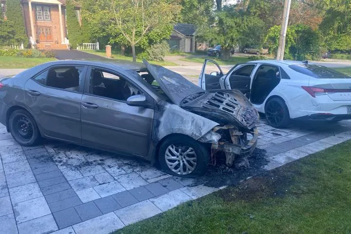 Police investigate triple vehicle fire in Toronto neighbourhood as arson