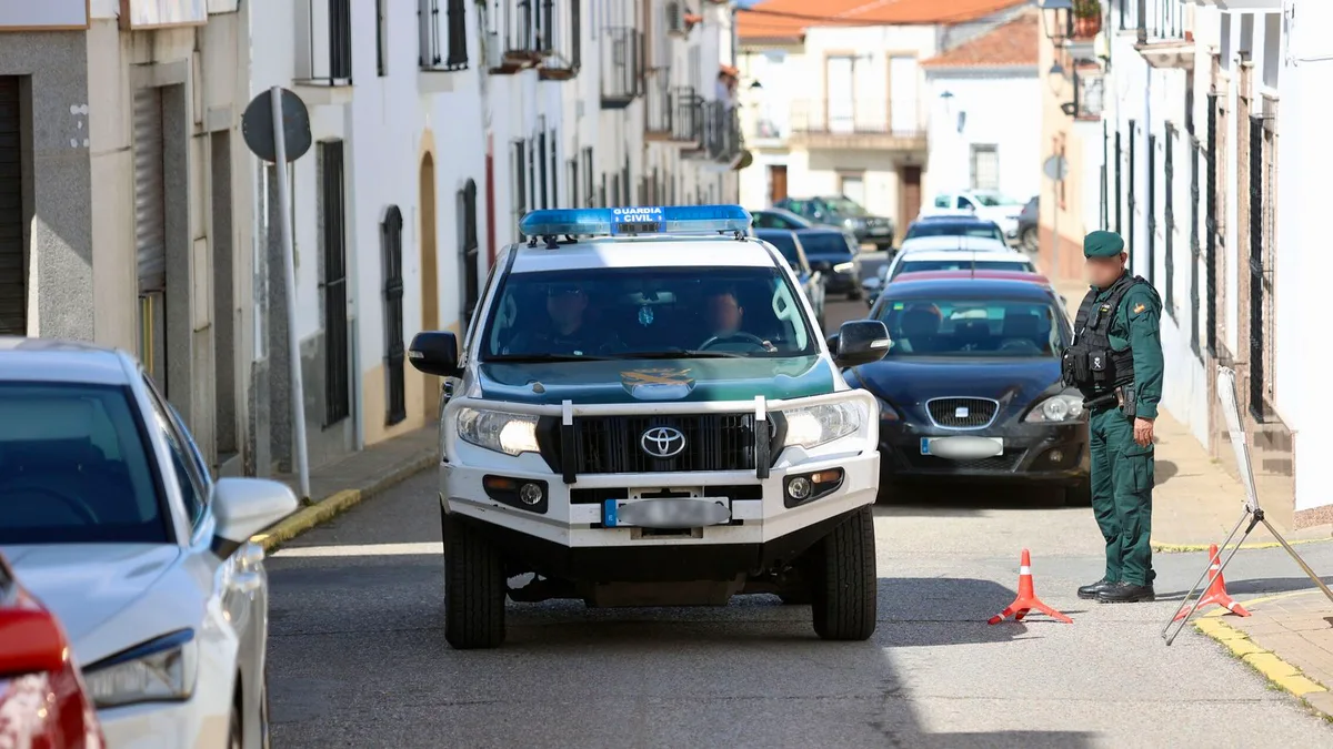 Dos trabajadores atrapados tras derrumbarse un edificio en obras en Sariñena (Huesca)