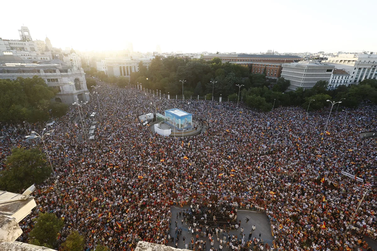 Feijóo y Abascal unen fuerzas en la protesta por Ceuta y acusan a Sánchez de “mentir” a los españoles: “Es un traidor”