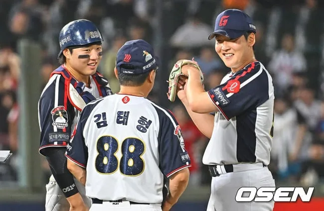연봉 6000만원, 어떻게 FA 80억 포수 밀어냈나…김태형 눈에 하트 뿅뿅 “포구-블로킹 다 좋아져, 기대 이상” [오!쎈 잠실]