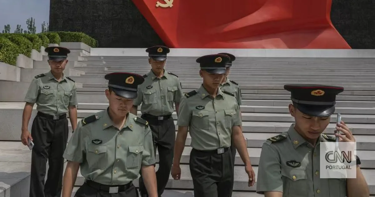 Xi Jinping pede "espírito de luta indomável" à China enquanto elogio o que aconteceu em Tiananmen