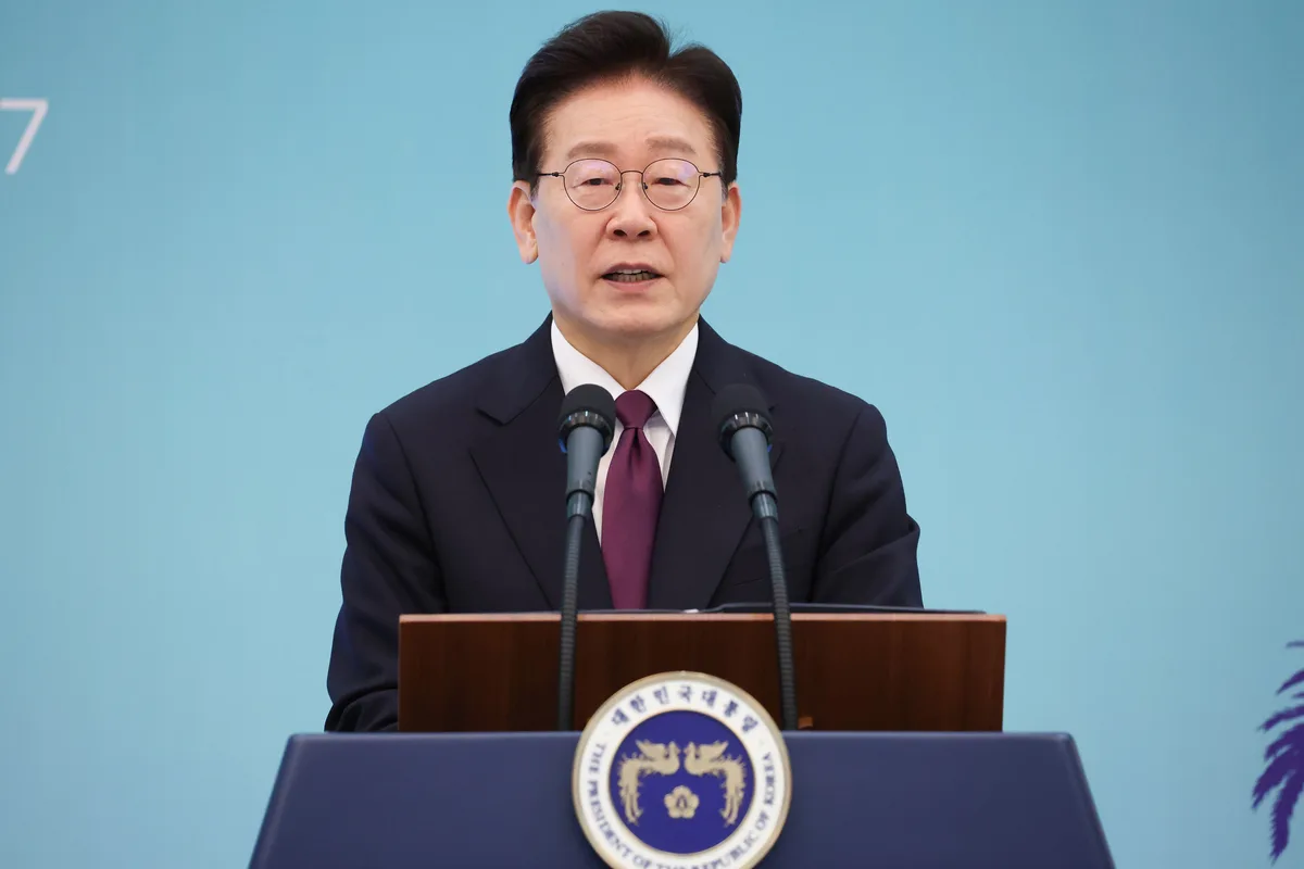 이 대통령 지지율 37%…민주당 지지율 35%, 정부 출범 후 최저[한국갤럽]