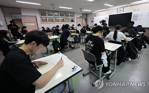 EBS·학원가 "모평 국어, 6월보다 어렵고 작년 수능보단 쉬워"(종합)