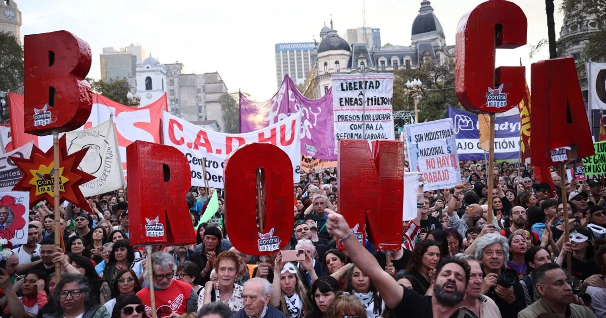 Marcha de la Bronca contra Milei: la izquierda se movilizó a Plaza de Mayo y reclamó un paro nacional a la CGT