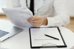 Laudo genérico não é suficiente para negar licença médica