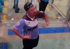 Grêmio suspende torcedor acusado de fazer gestos racistas no Gre-Nal