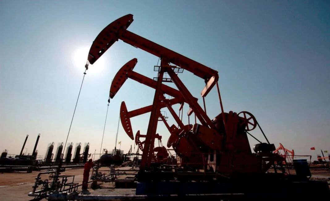 ¿Cuál es la meta de producción petrolera fijada por PDVSA para el cierre del año?
