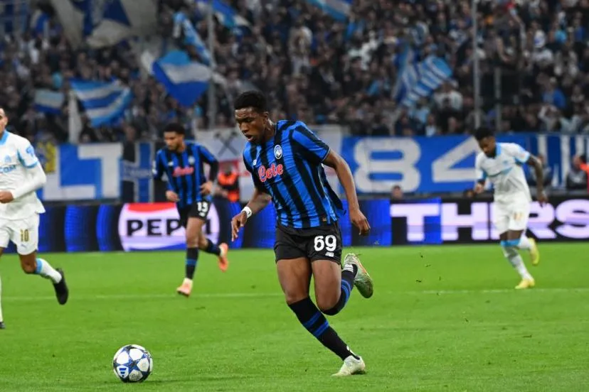 Le défenseur italien Honest Ahanor signe à Chelsea