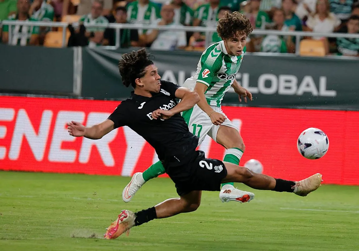 Real Betis - Real Sociedad: El Betis abre el curso con un golazo de Riquelme y un señor portero (1-0)