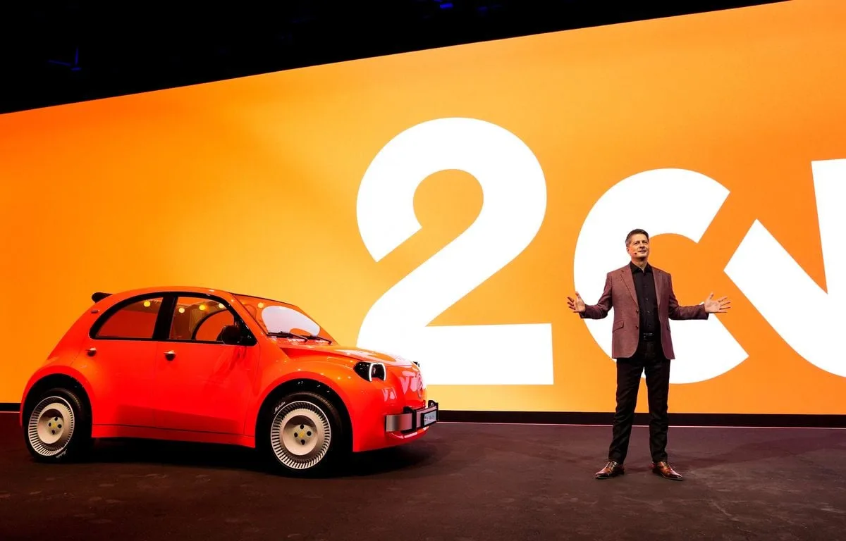 En images - Mondial de l’Auto : Avec la 2CV en star, ces voitures du passé revisitées