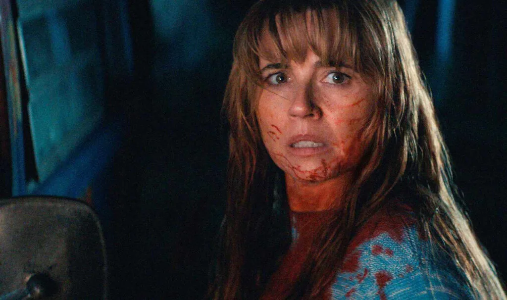 Primeiras Impressões | ‘Crystal Lake’ – Linda Cardellini brilha em desafiadora pré-sequência de ‘Sexta-Feira 13’