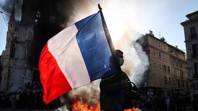 Proteste in Frankreich: Frankreichs Premier verurteilt »entsetzliches Ausmaß an Gewalt«