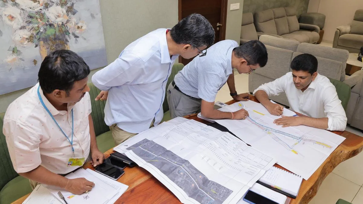 Pemmasani reviews key highway projects, pending issues in Guntur-Vijayawada region